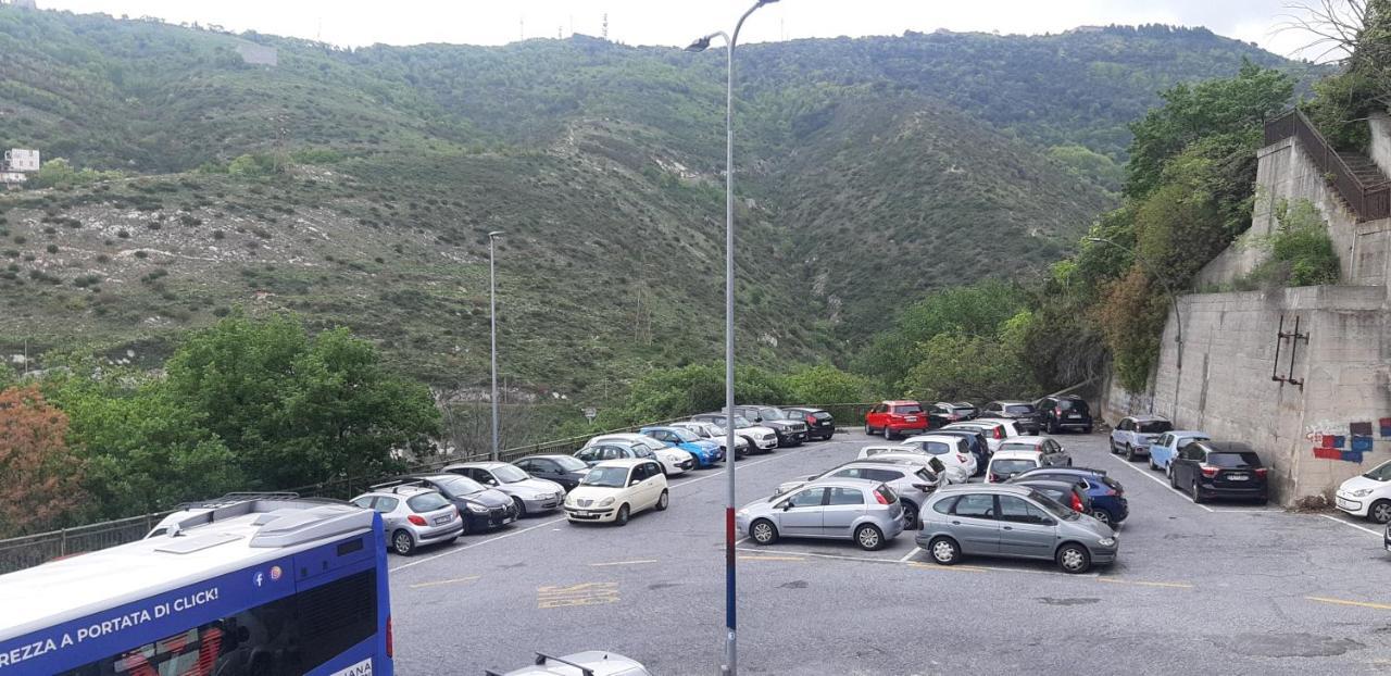 Appartamento Grazioso, Molto Tranquillo! Genova Esterno foto