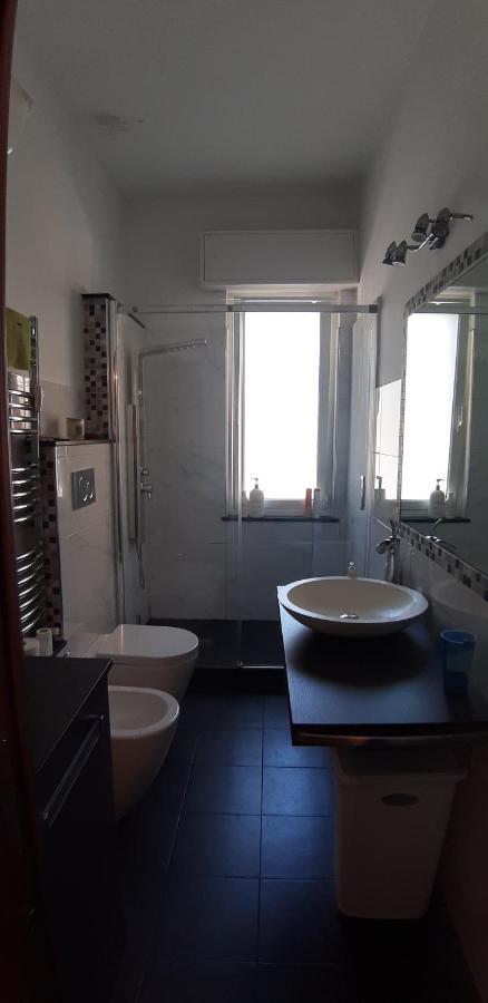 Appartamento Grazioso, Molto Tranquillo! Genova Esterno foto
